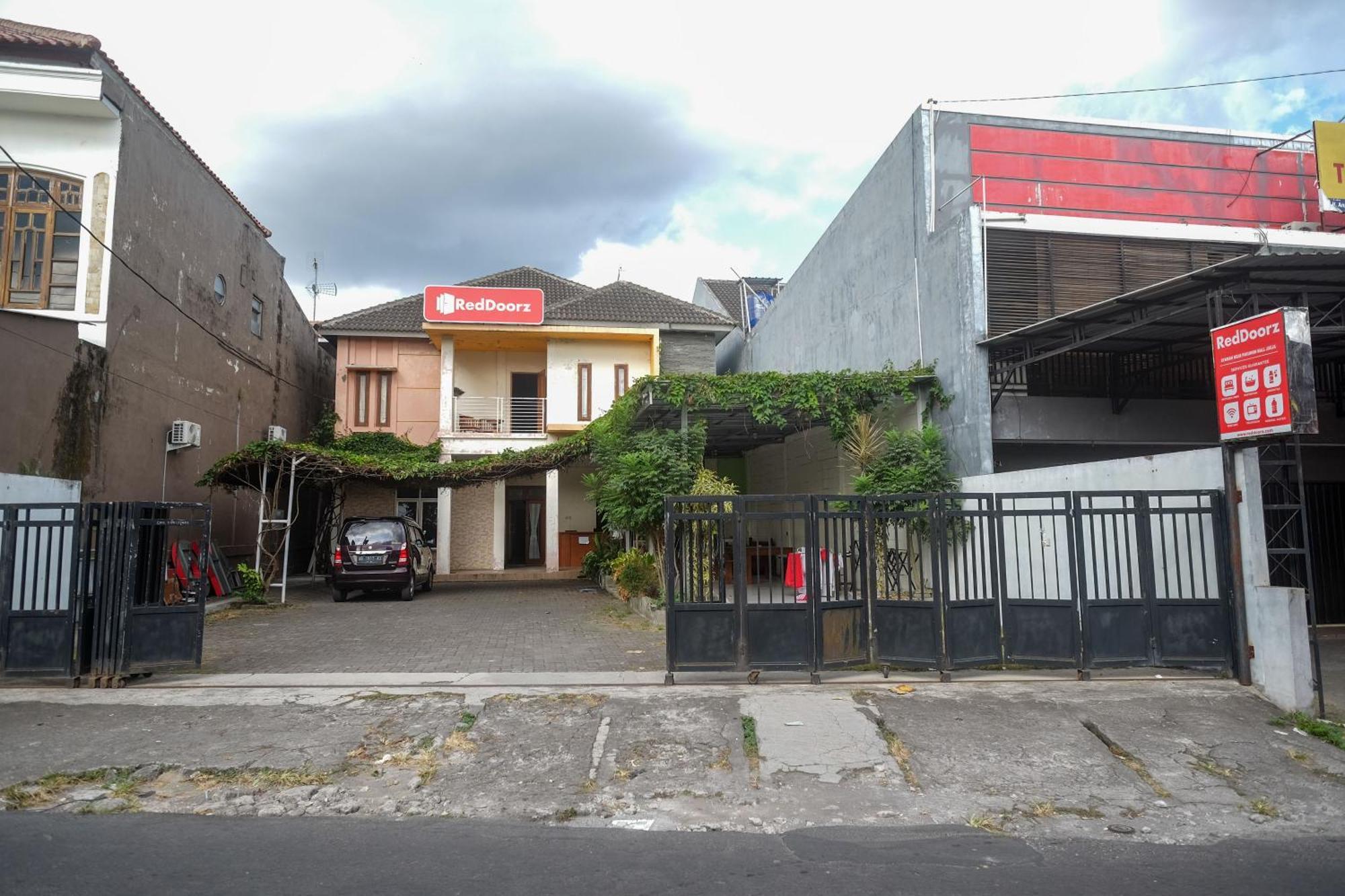 Reddoorz Syariah Near Pakuwon Mall Jogja Kejayan Extérieur photo